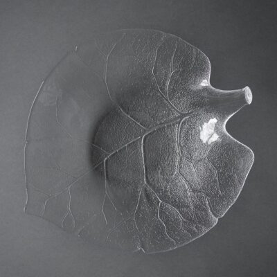 Stort Glasfad formet som blad