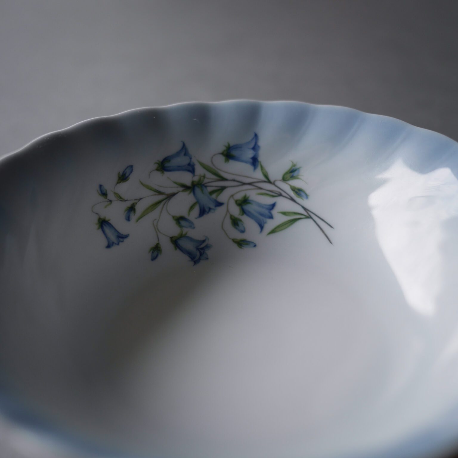 Lyseblå frokosttallerkner med swirlkant, 7 stk. 1