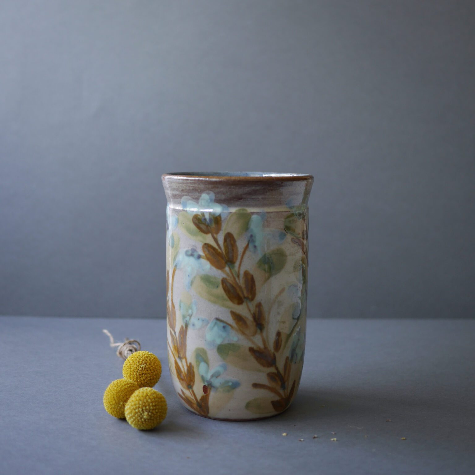 Vase med blomstermotiv 6