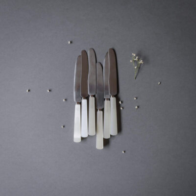 Hvide vintage smørknive, 6 stk.
