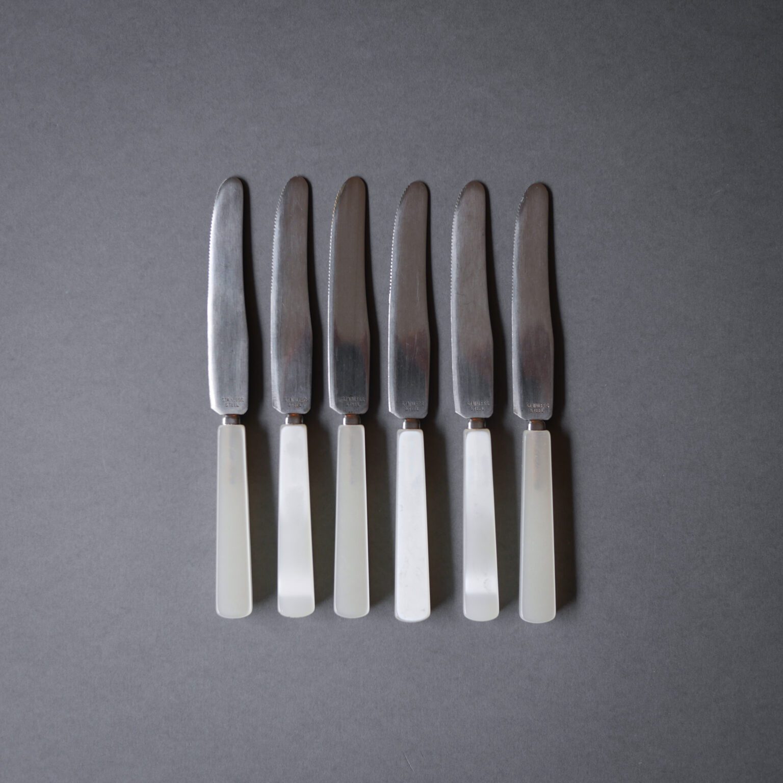 Hvide vintage smørknive, 6 stk. 6