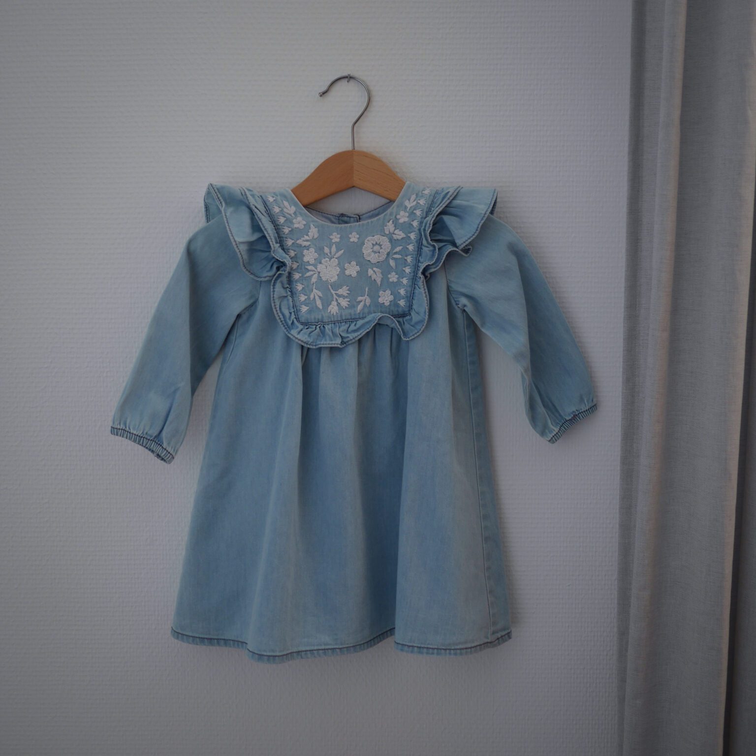 Denimkjole med Flæser 1