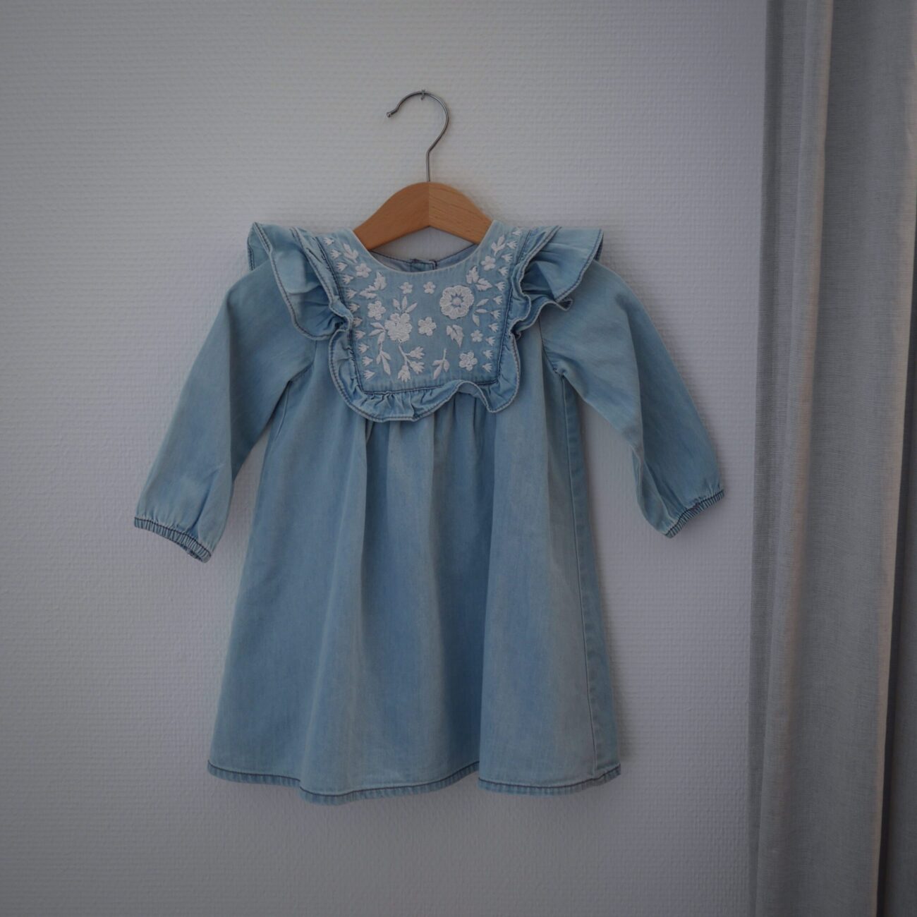 Denimkjole med Flæser 4