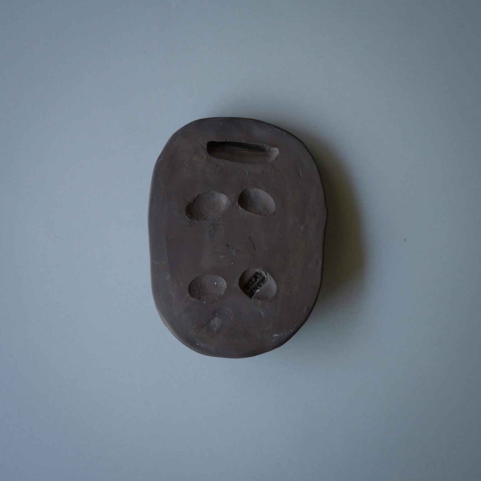 Brunt Relief med Struds 3