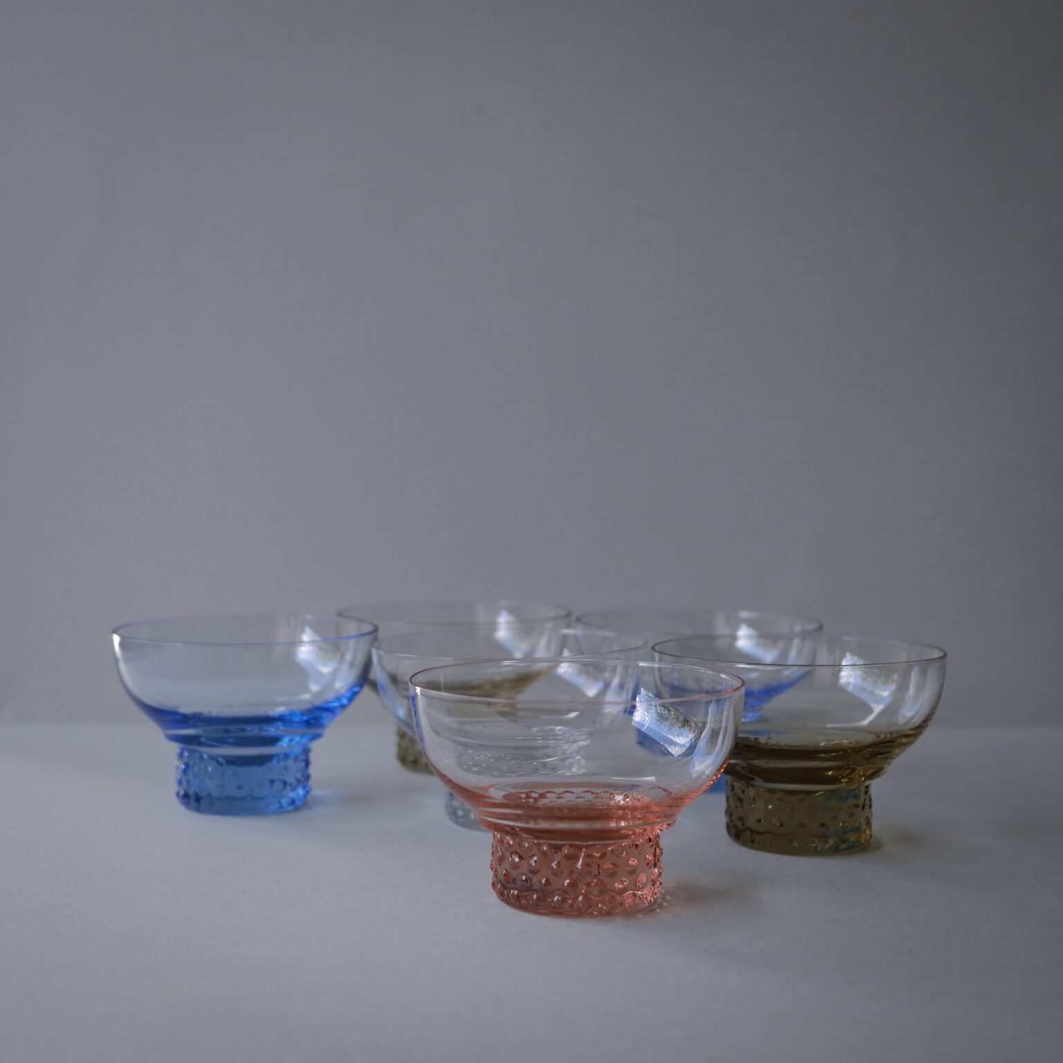 Små pastelfarvede Vintageglas