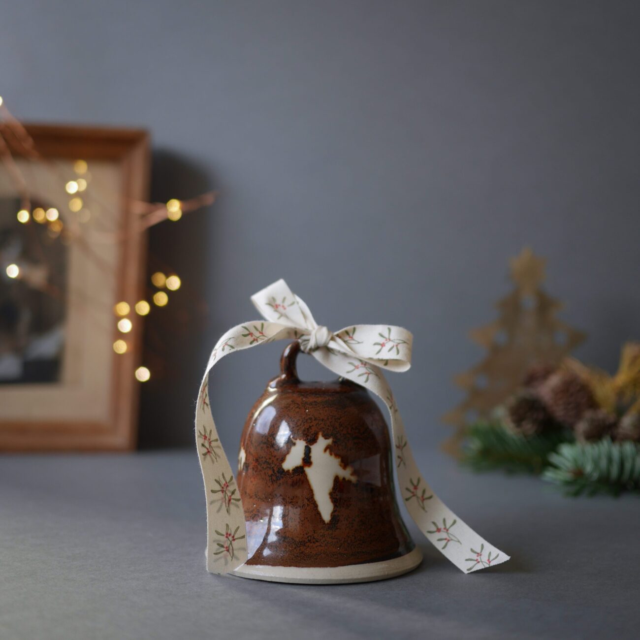 Brun Juleklokke i Keramik