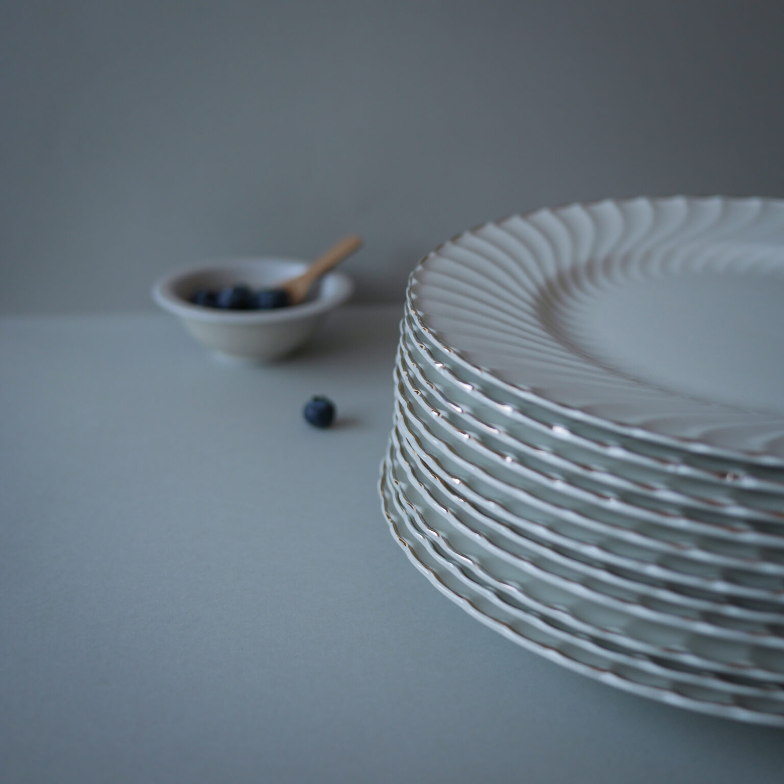 Hvide Middagstallerkner med Swirl & Guldkant 2