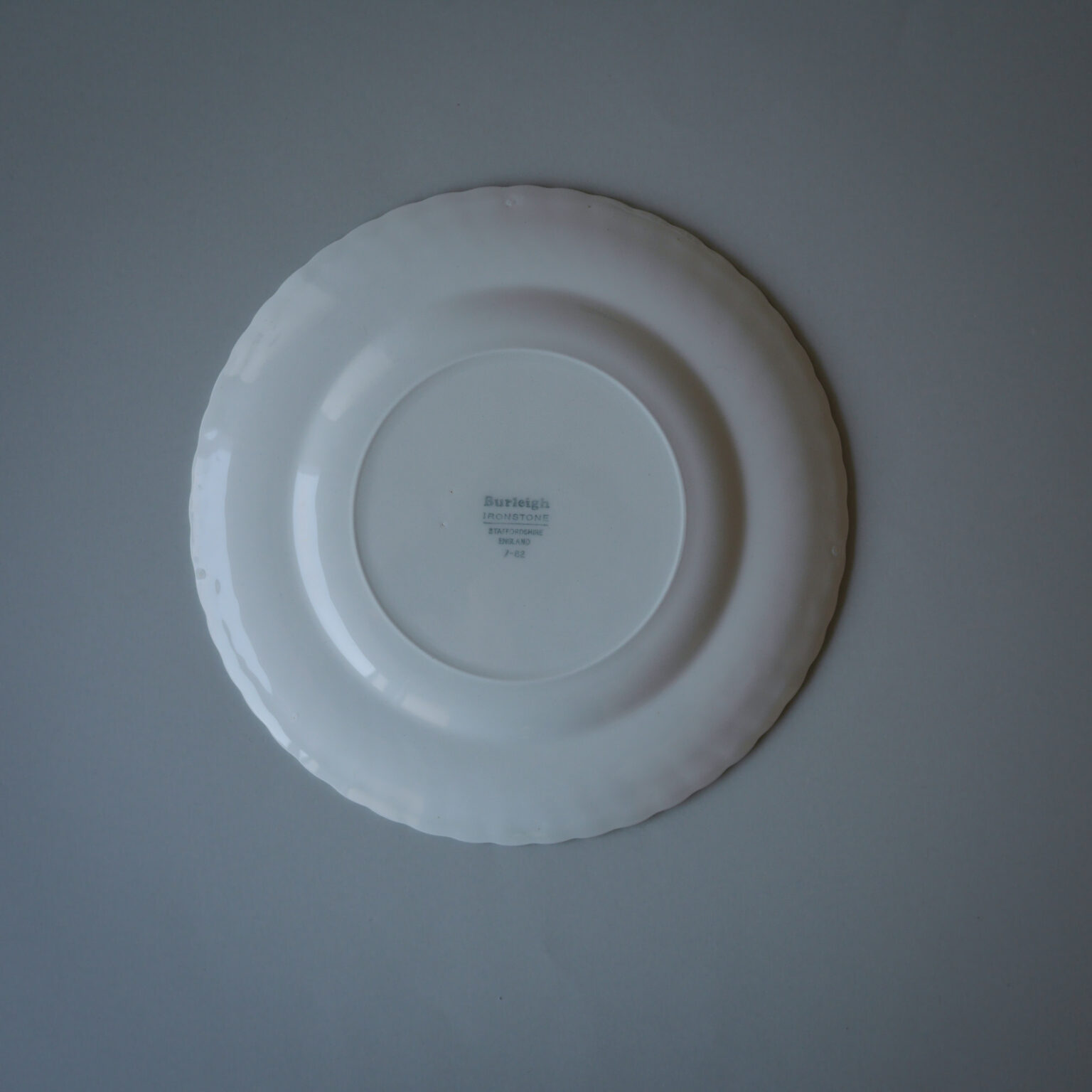 Hvide Middagstallerkner med Swirl & Guldkant 8