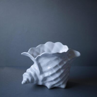 Stor hvid konkylie vase i porcelæn