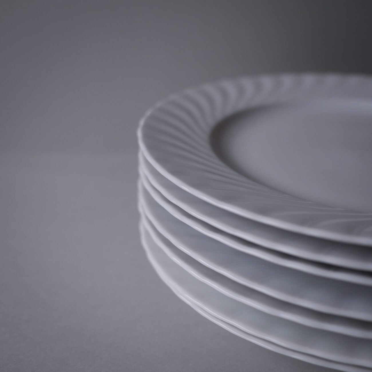 Hvide Middagstallerkner med Swirl 4
