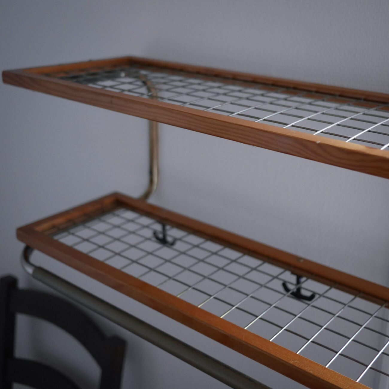 Retro Hattehylde med Messing detaljer 1