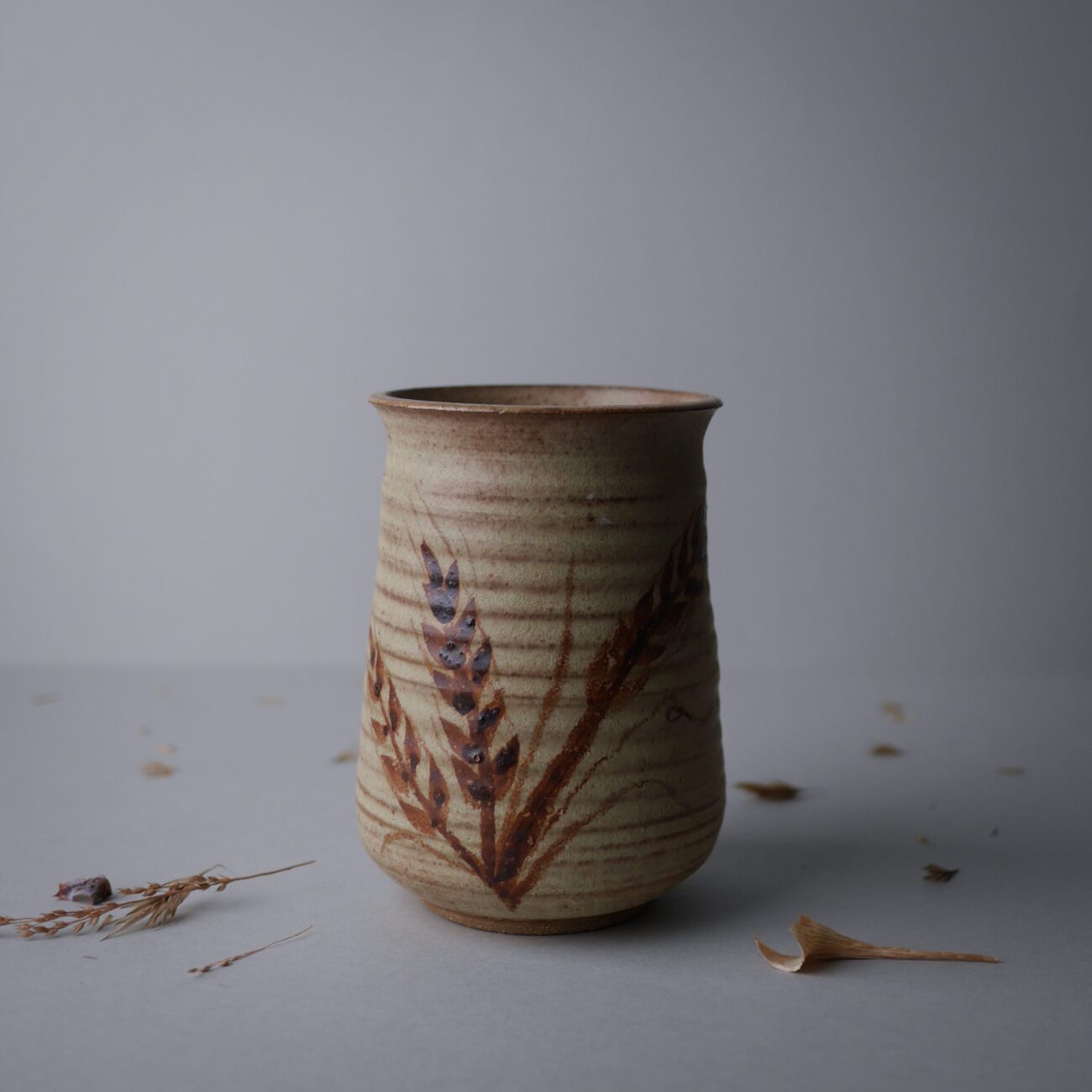 Beige Keramikkrukke med Kornmotiv 6