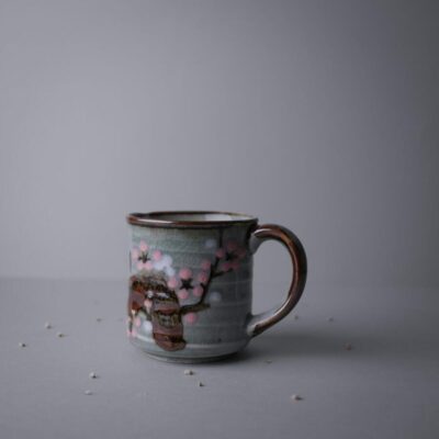 Krus med Lyserøde Blomster