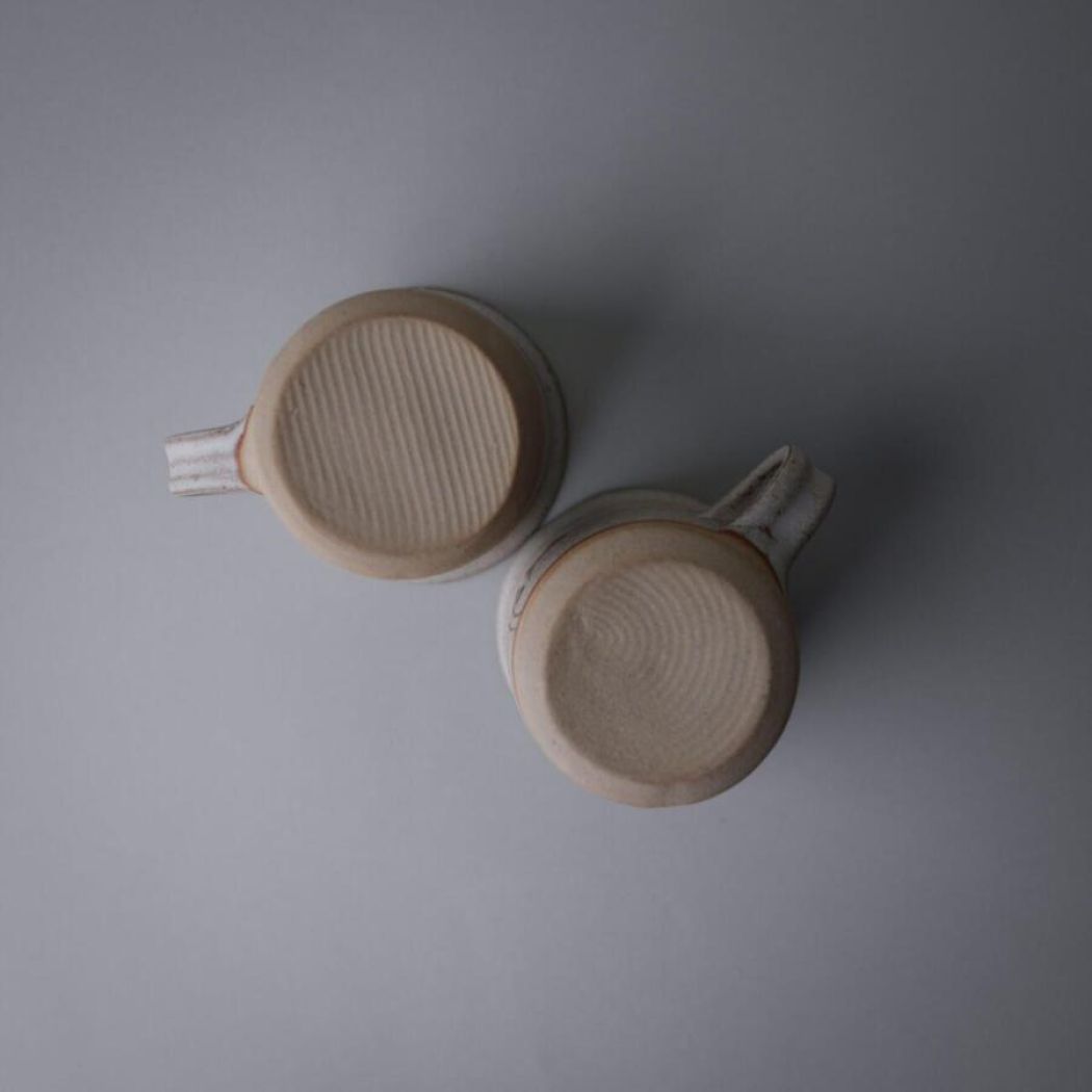 Beige Krus med Brune Blomster 5