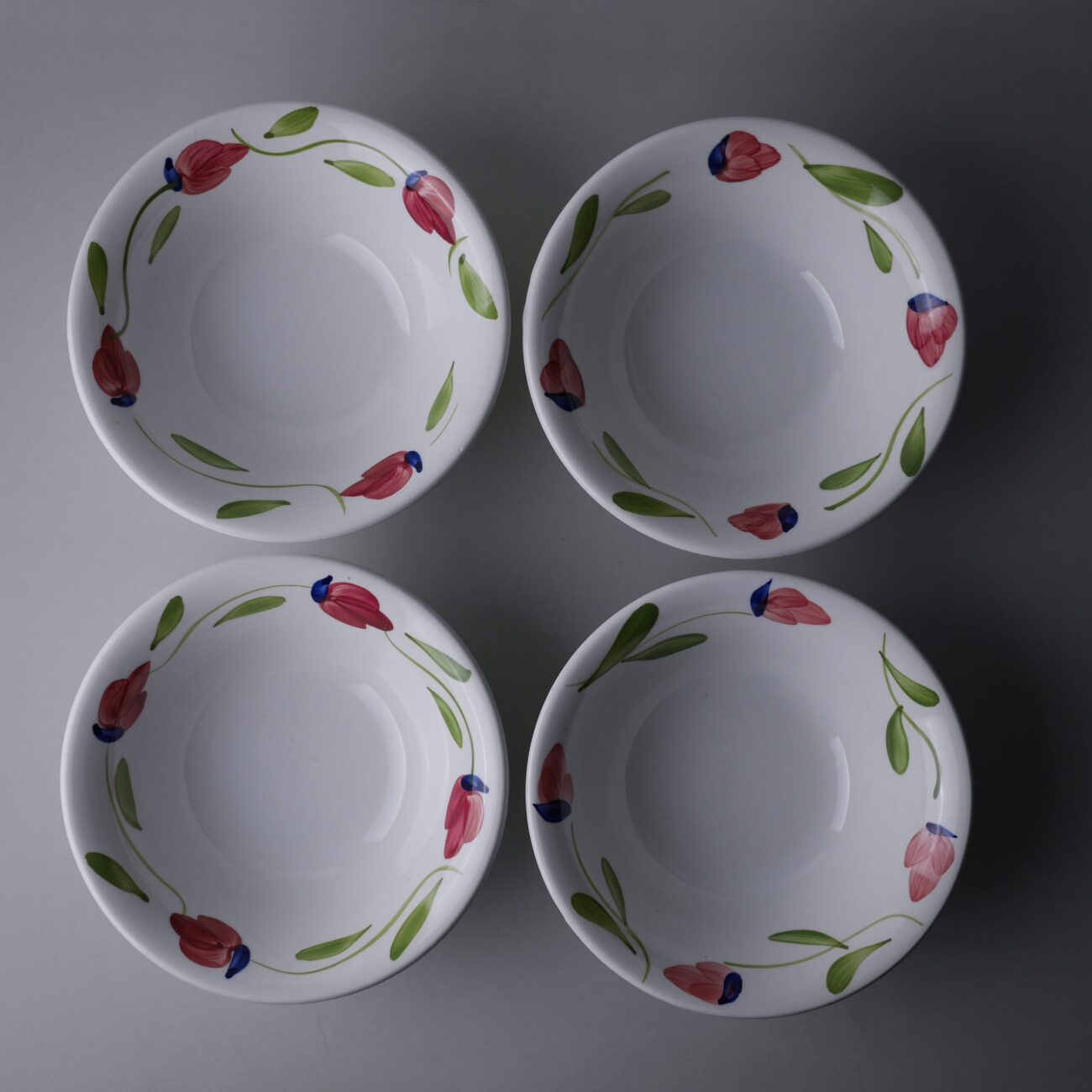 Hvide Skåle med Rosa Blomster, 4 stk. 3
