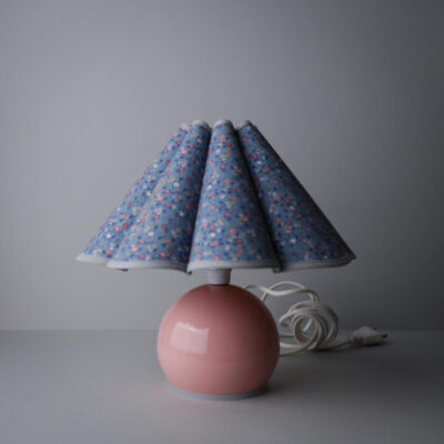 Pastel Lampe med Blomstret Skærm 10