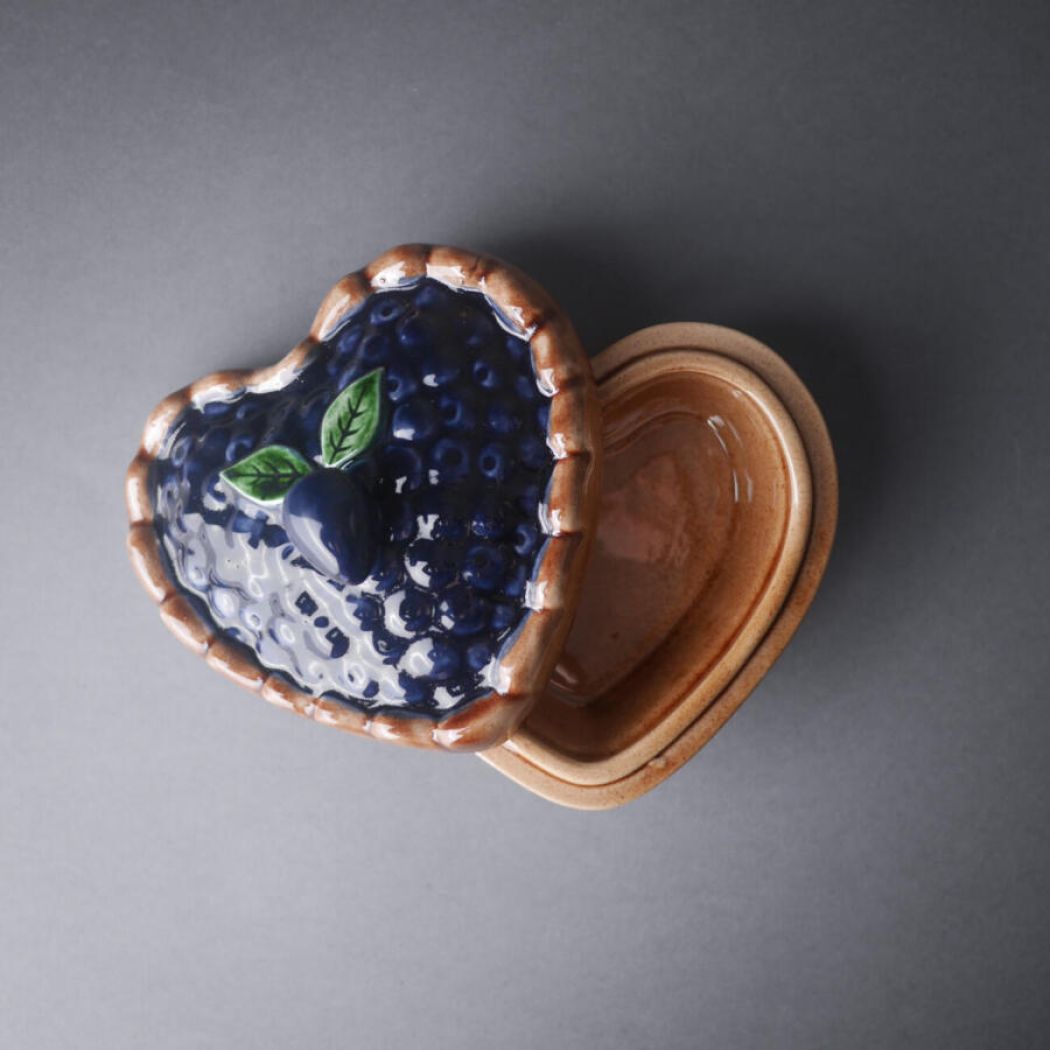 Hjerteformet Lågkrukke med Bær 1