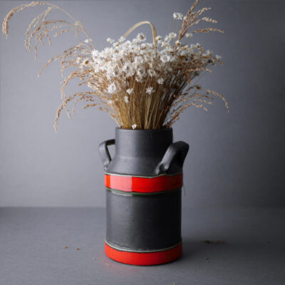 Flot sort Keramikkrukke med Røde Detaljer 6