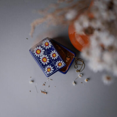 Blå Keramikæske med Hvide Blomster 7
