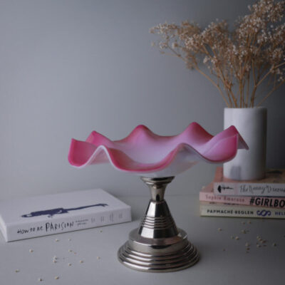 Pink Glas Opsats på Metal Fod