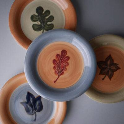 Tallerkner med Farvet kant og Blomster, 4 stk.