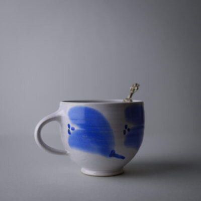 Unikt Keramikkrus med Blå Dekorationer
