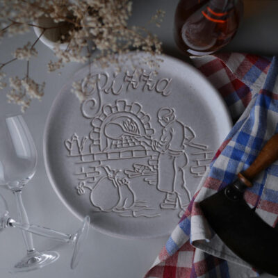 Stort Hvidt Pizzafad med Udskæringer