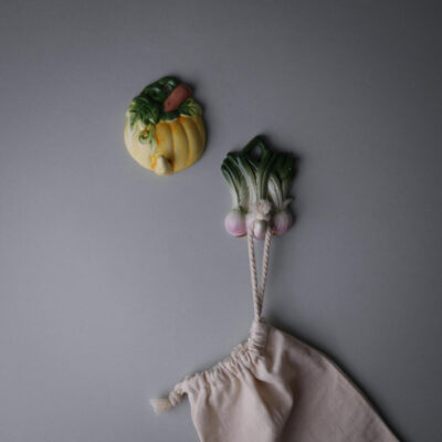 Frugt  & Grøntsags Porcelænsknager, 2 stk.