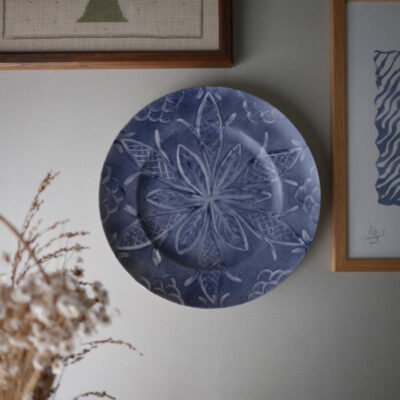 Blå Porcelænsplatte med Blomstermotiv 5