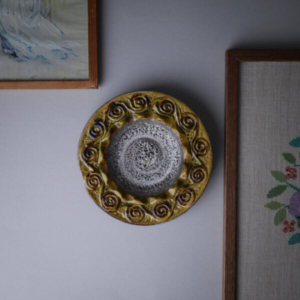 Gul Unika Keramikplatte med Blomsterkant