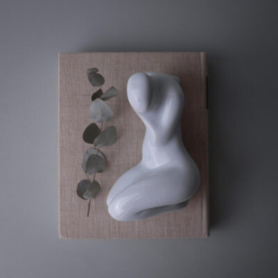 Porcelænsfigur af Liggende Kvinde