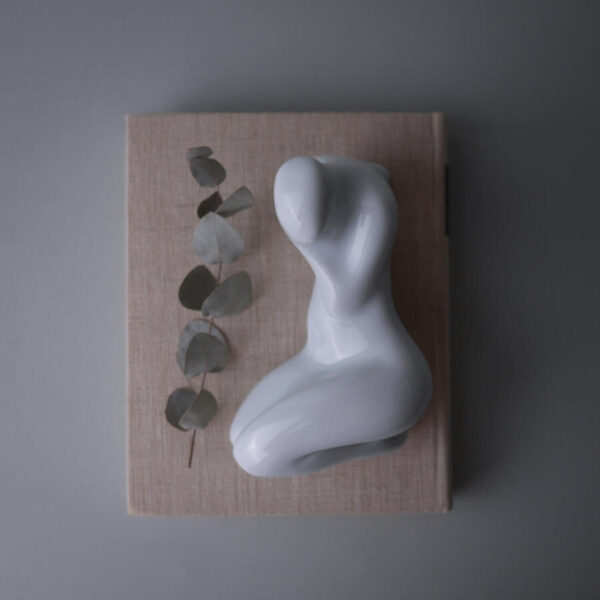 Porcelænsfigur af Liggende Kvinde