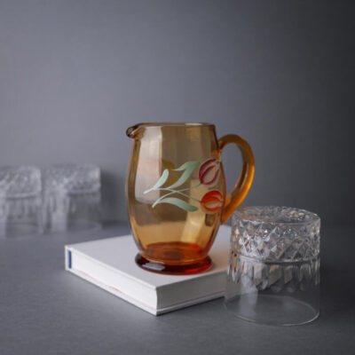 Ravfarvet Glaskande med Blomster