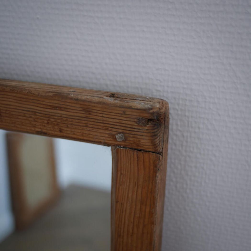 Gammelt Rustikt Fyrtræsspejl