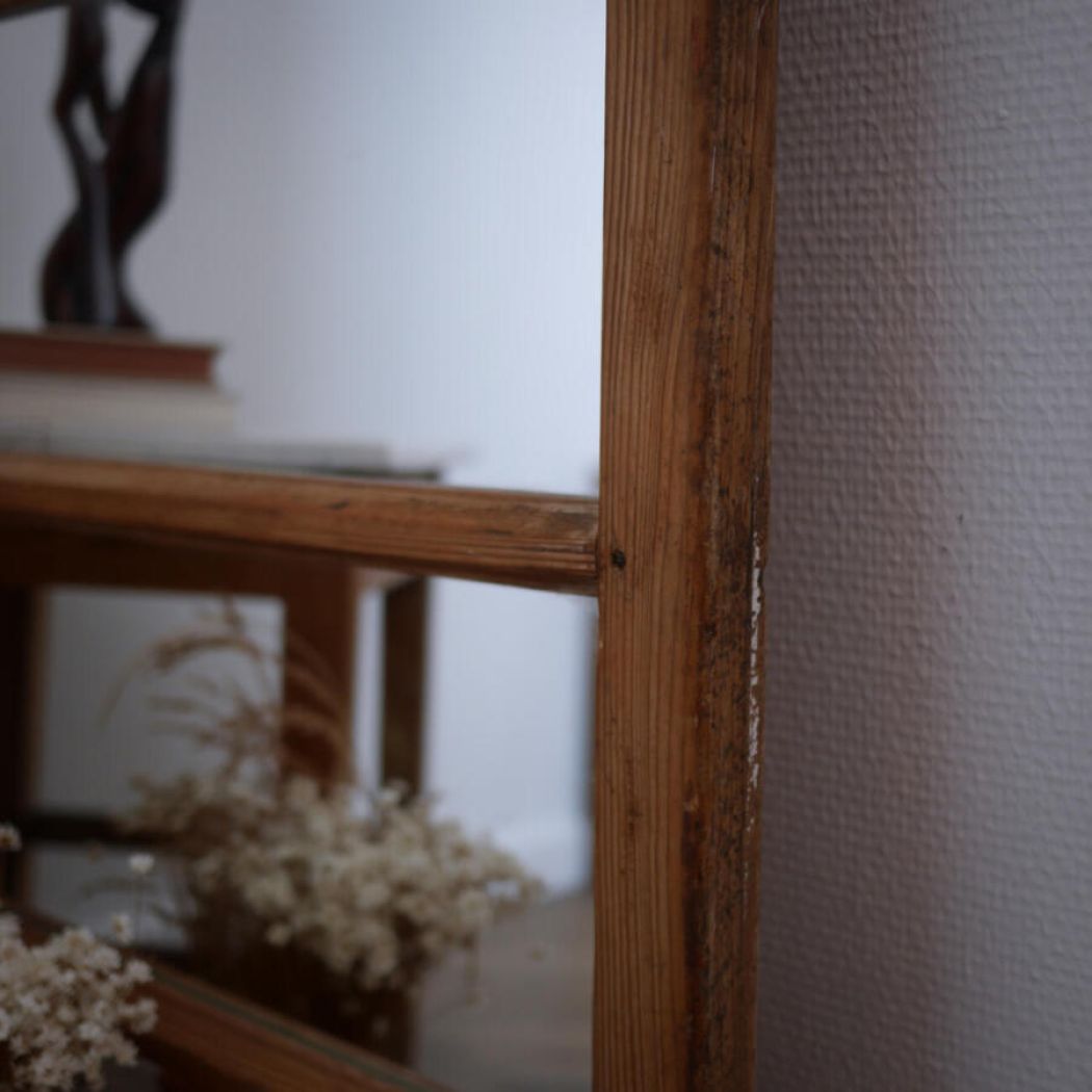 Gammelt Rustikt Fyrtræsspejl