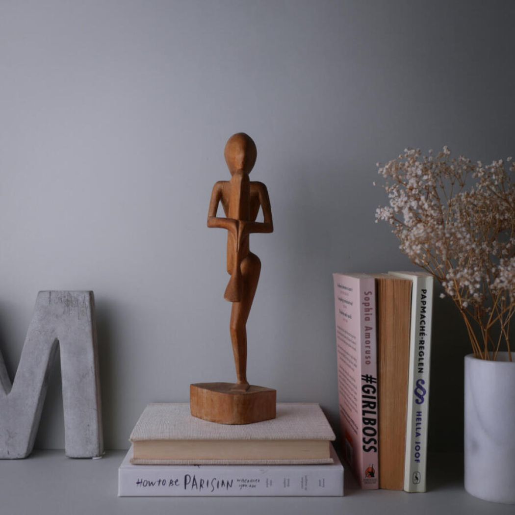 Lys Kunst Figur i Træ