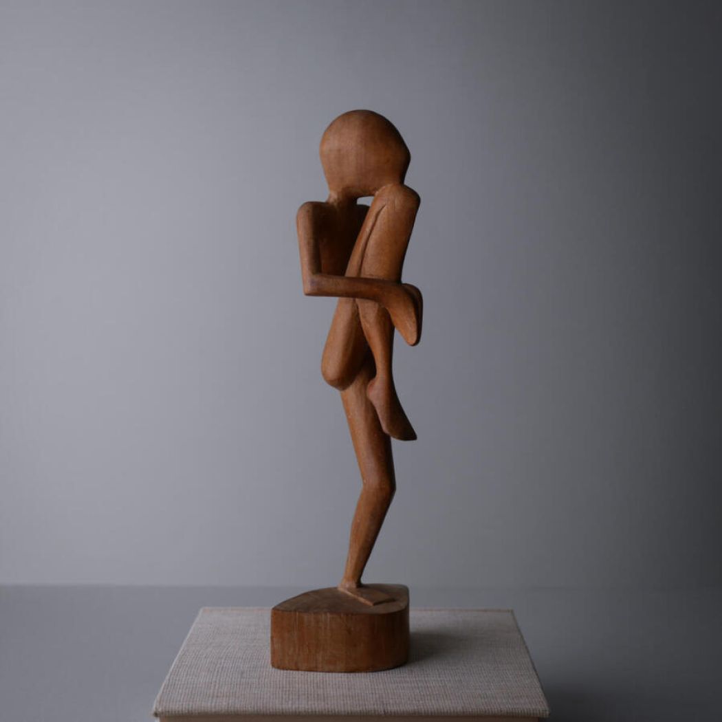 Lys Kunst Figur i Træ