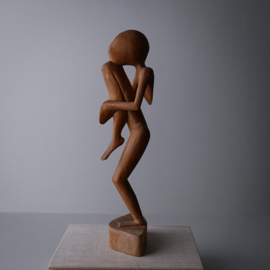 Lys Kunst Figur i Træ