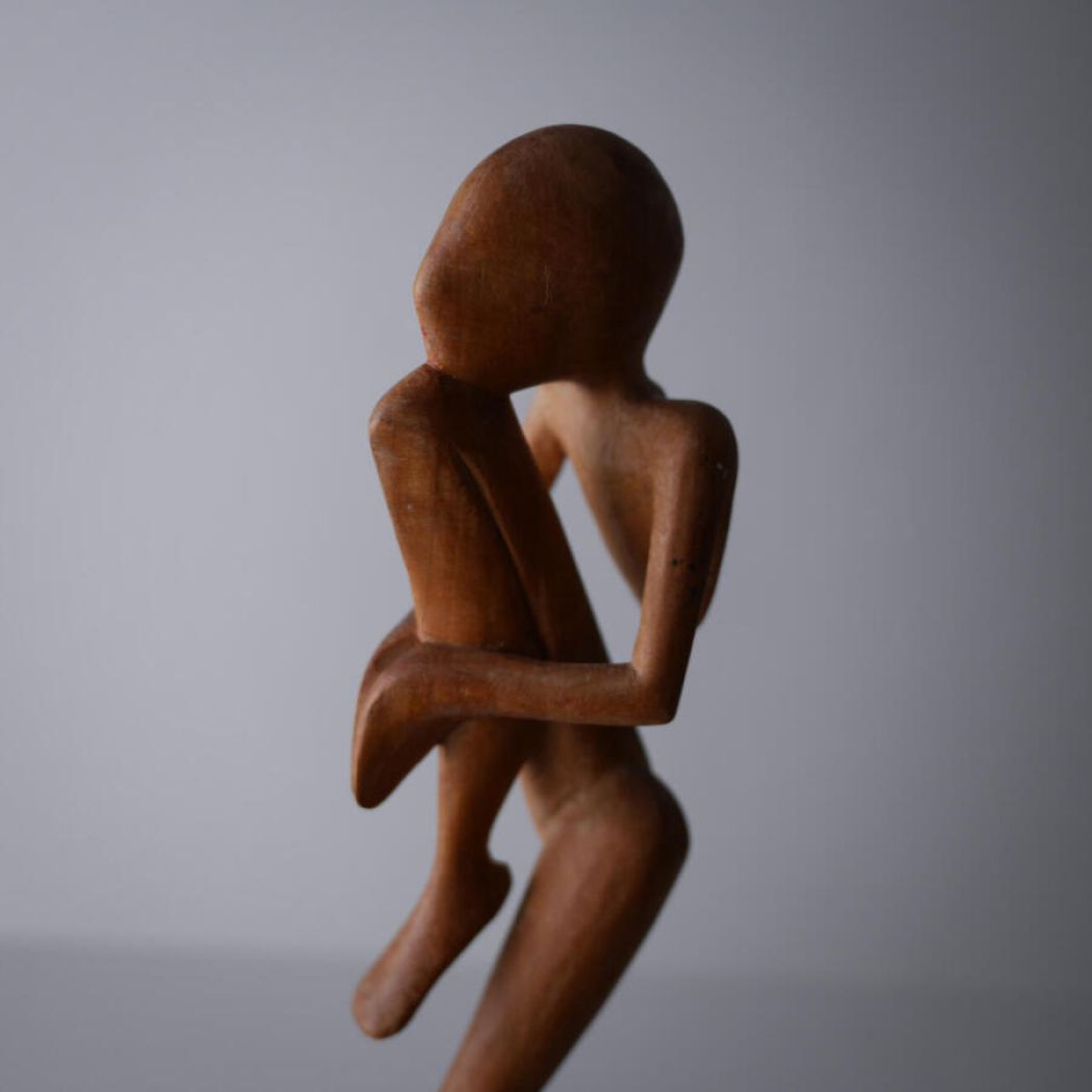 Lys Kunst Figur i Træ