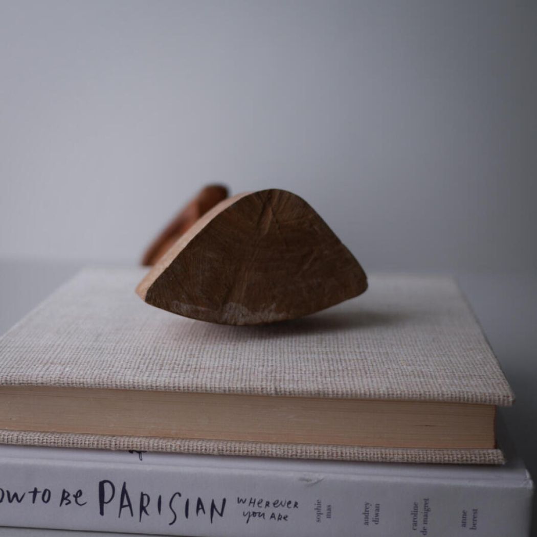 Lys Kunst Figur i Træ