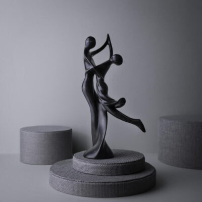 Mørk Figur af Dansende Par