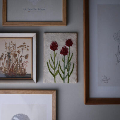 Lille Vævet Relief med Røde Blomster 15