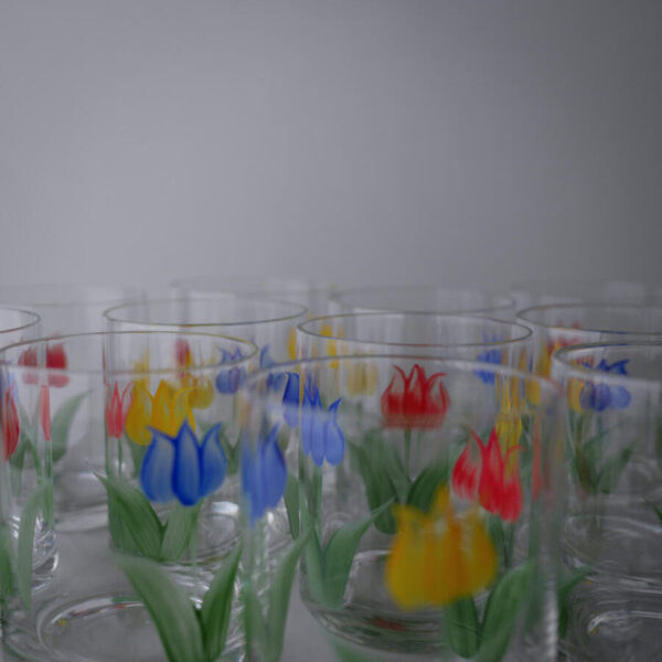 Vandglas med Håndmalede Blomster