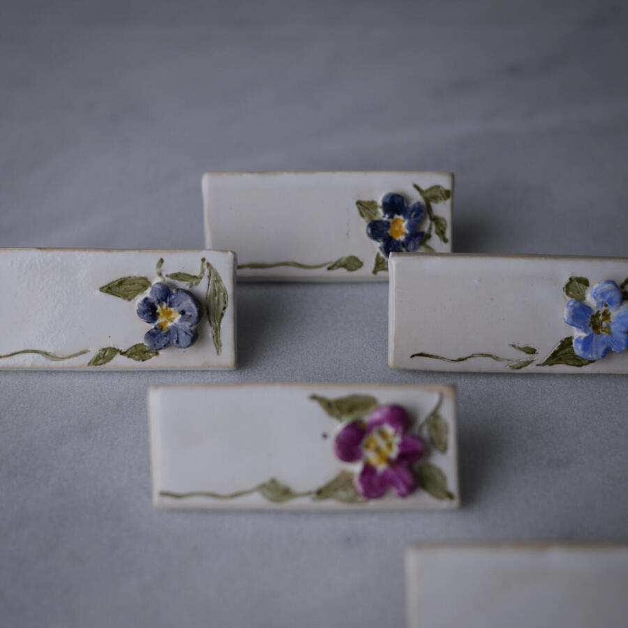 Små Keramik Bordkort med Blomster, 6 stk.