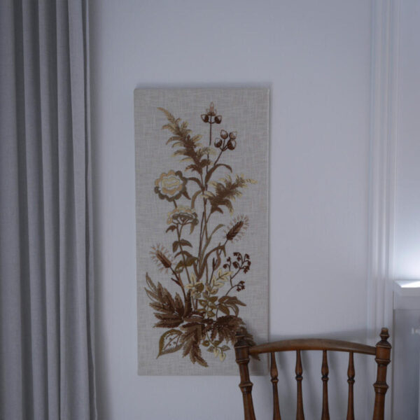 Højt Broderet Blomsterbillede