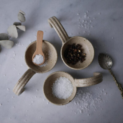 Beige Saltkar med Buet Hank