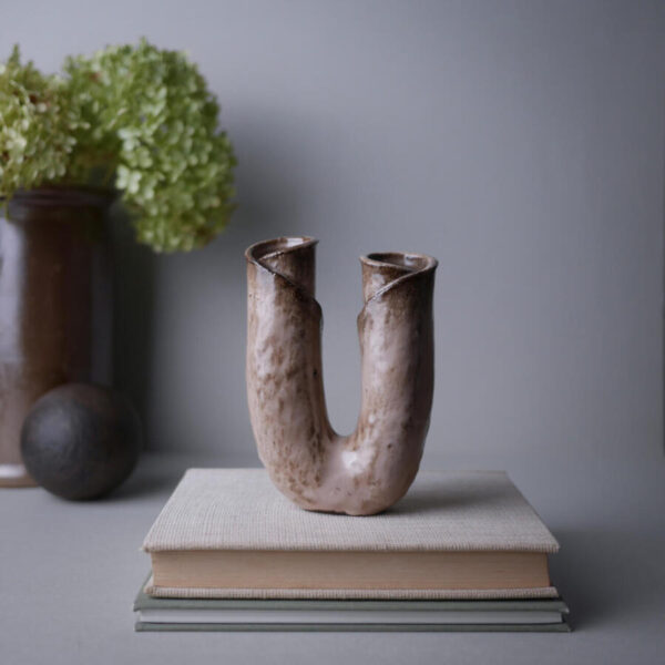 Abstrakt Keramikvase i Brune Nuancer