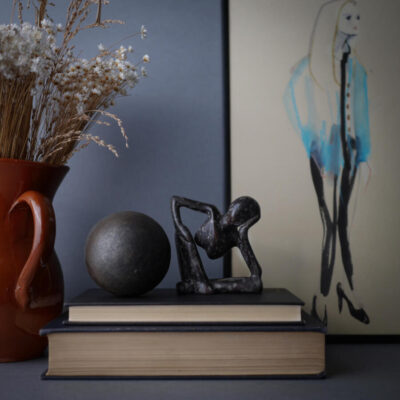 Abstrakt Mørk Stenfigur