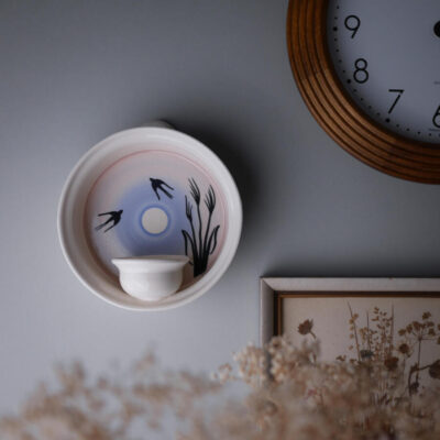 Lille Vægstage med Svaler