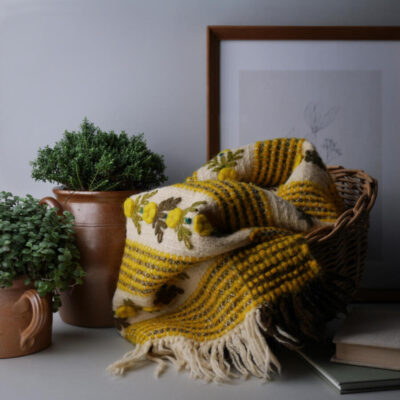 Gult Tæppe med Blomster